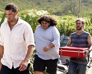 Jorge Garcia, Matthew Fox e Dominic Monaghan nell'episodio 'Il coniglio bianco' di Lost