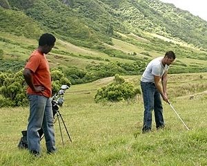 Lost: Matthew Fox ed Harold Perrineau giocano a golf nell'episodio 'Solitudine'