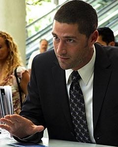 Matthew Fox nell'episodio 'Il coniglio bianco' del serial Lost