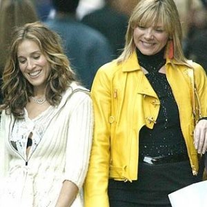 Sarah Jessica Parker e Kim Cattrall in una scena di Sex and the City, episodio L'uomo perfetto