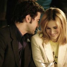 Sarah Jessica Parker e Ron Livingston in una scena di Sex and the City, episodio Il silenzio è d'oro