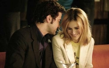 Sarah Jessica Parker e Ron Livingston in una scena di Sex and the City, episodio Il silenzio è d'oro