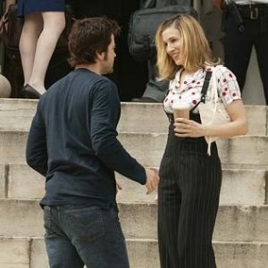 Sarah Jessica Parker e Ron Livingston in una scena di Sex and the City, episodio Pausa di riflessione