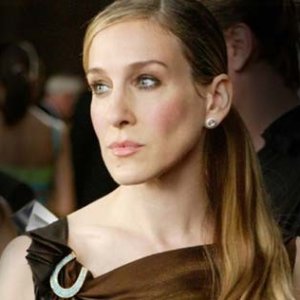 Sarah Jessica Parker in una scena di Sex and the City, episodio Donne di comando