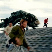 Song Kang-ho in una scena del film THE HOST