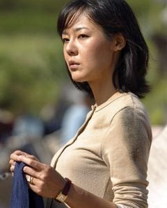 Yunjin Kim nell'episodio 'Il coniglio bianco' di Lost