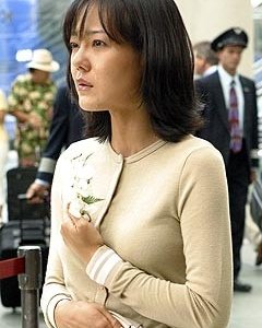 La bella Yunjin Kim nell'episodio 'La casa del Sol Levante' di Lost