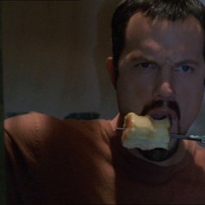 Adam Baldwin in una scena di Firefly, episodio In azione!