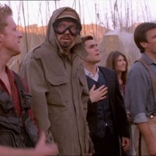 Alan Tudyk, Adam Baldwin, Sean Maher, Jewel Staite e Nathan Fillion in una scena di Firefly, episodio La città di Jayne