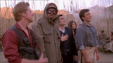 Alan Tudyk, Adam Baldwin, Sean Maher, Jewel Staite e Nathan Fillion in una scena di Firefly, episodio La città di Jayne