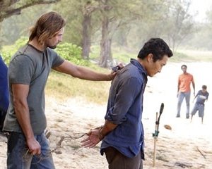Daniel Dae Kim insieme a Josh Holloway nell'episodio 'Cambiamenti' di Lost