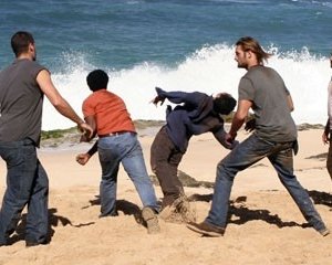 Daniel Dae Kim, Harold Perrineau, Matthew Fox, Josh Holloway e Naveen Andrews nell'episodio 'Cambiamenti' di Lost