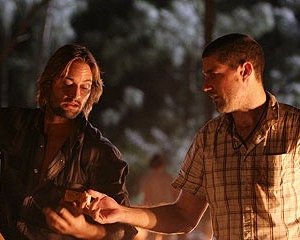 Josh Holloway e Matthew Fox nell'episodio 'Il mistero della valigetta' di Lost