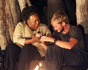 L. Scott Caldwell e Dominic Monaghan nell'episodio 'Il mistero della valigetta' di Lost