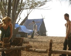 Maggie Grace e Ian Somerhalder nell'episodio 'Fuorilegge' di Lost