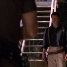 Nathan Fillion in una scena di Firefly, nell'episodio La signora Reynolds
