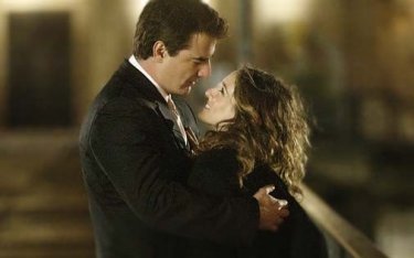 Sarah Jessica Parker e Chris Noth in una scena di Sex and the City, episodio Un'americana a Parigi - Seconda parte