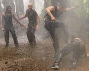 Terry O'Quinn, Naveen Andrews, Matthew Fox e William Mapother nell'episodio 'Ritorno' di Lost