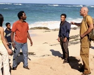 Yunjin Kim, Harold Perrineau, Daniel Dae Kim e Terry O'Quinn nell'episodio 'Cambiamenti' di Lost