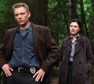 Callum Keith Rennie e Michelle Harrison in una scena di The Invisible