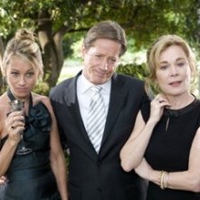Christine Taylor, Peter Strauss e Roxanne Hart in una scena di Licenza di Matrimonio