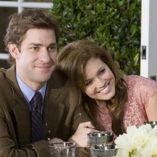 John Krasinski e Mandy Moore in una scena della commedia Licenza di Matrimonio