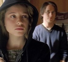 Justin Chatwin insieme a Margarita Levieva in una scena di The Invisible