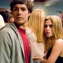 Kristen Stewart e Adam Brody in una scena de Il bacio che aspettavo