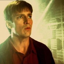 Nathan Fillion in una scena di Firefly, nell'episodio Senza ossigeno
