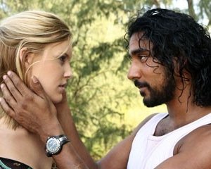 Naveen Andrews e Maggie Grace nell'episodio 'Numeri' di Lost