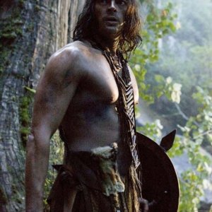 Un'immagine di Karl Urban, aitante protagonista del film Pathfinder