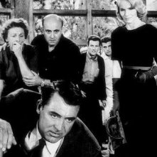 Eva Marie Saint con Cary Grant in una scena di Intrigo Internazionale