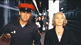 Eva Marie Saint e Cary Grant in una scena del thriller Intrigo Internazionale