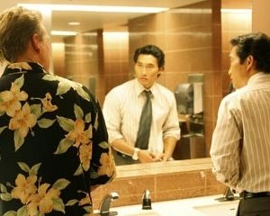 Daniel Dae Kim in bagno nell'episodio 'Esodo: parte 2' di Lost