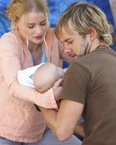 Emilie de Ravin e Dominic Monaghan nell'episodio 'Il bene superiore' di Lost