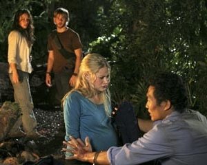 Emilie de Ravin, Evangeline Lilly, Dominic Monaghan e Daniel Dae Kim nell'episodio 'Non nuovere' di Lost
