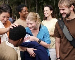 Emilie de Ravin, Evangeline Lilly, Dominic Monaghan e Malcolm David Kelley nell'episodio 'Non nuovere' di Lost