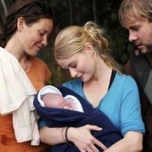 Emilie de Ravin tra Evangeline Lilly e Dominic Monaghan nell'episodio 'Non nuovere' di Lost
