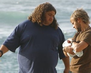 Jorge Garcia e Dominic Monaghan nell'episodio 'Il bene superiore' di Lost