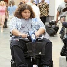 Jorge Garcia in aeroporto nell'episodio 'Esodo: parte 2' di Lost
