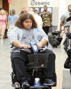 Jorge Garcia in aeroporto nell'episodio 'Esodo: parte 2' di Lost