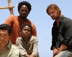 Josh Holloway, Harold Perrineau e Daniel Dae Kim con Malcolm David Kelley nell'episodio 'Esodo: parte 1' di Lost