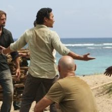 Josh Holloway, Harold Perrineau, Daniel Dae Kim e Terry O'Quinn nell'episodio 'Esodo: parte 1' di Lost