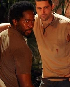 Matthew Fox ed Harold Perrineau nell'episodio 'Non nuovere' di Lost