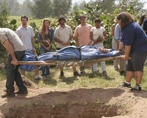 Matthew Fox, Jorge Garcia ed altri del cast di Lost nell'episodio 'Il bene superiore'