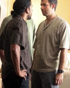 Naveen Andrews e Dariush Kashani nell'episodio 'Il bene superiore' di Lost