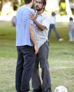 Naveen Andrews affronta Donnie Keshawarz nell'episodio 'Il bene superiore' di Lost