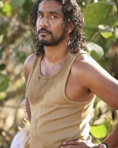 Naveen Andrews nell'episodio 'Esodo: parte prima di Lost