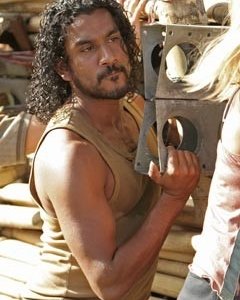 Naveen Andrews nell'episodio 'Esodo: parte 1' di Lost