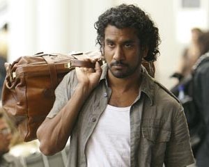 l'attore Naveen Andrews nell'episodio 'Esodo: parte 2' di Lost